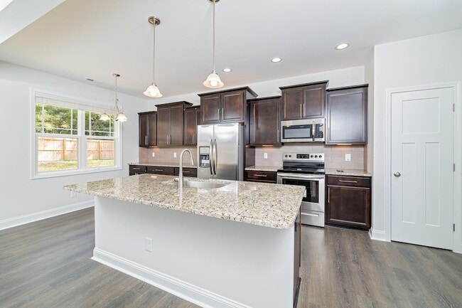 Building Photo - 587 Foothills St