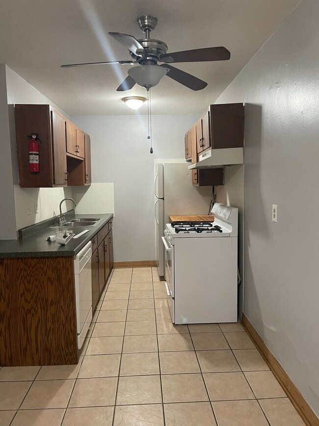 Interior Photo - 801-UNIV