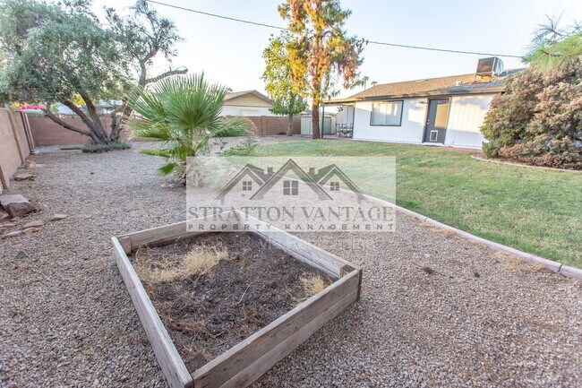 Building Photo - 111 E Manhatton Dr