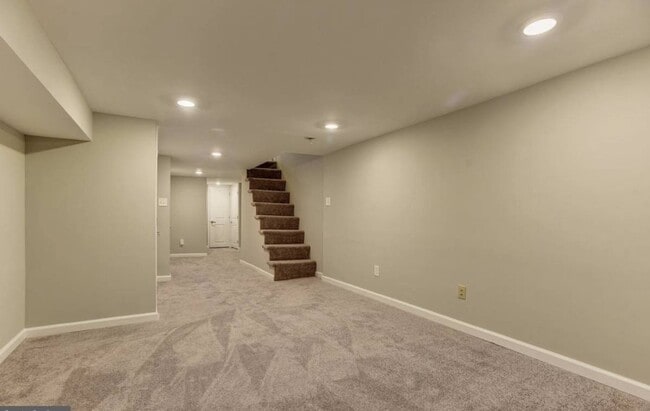 Building Photo - 307 S Newkirk St