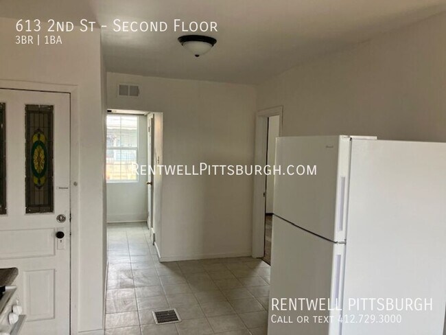 Building Photo - 613 2nd St
