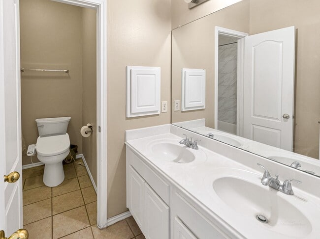 Building Photo - 3319 Shadowbark Dr