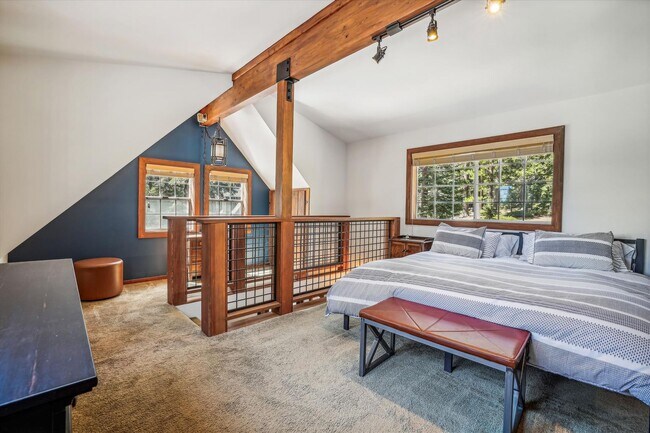 Building Photo - Carnelian Bay 3 Bedroom Ski Lease