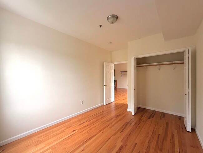 Building Photo - 687 Avenue A