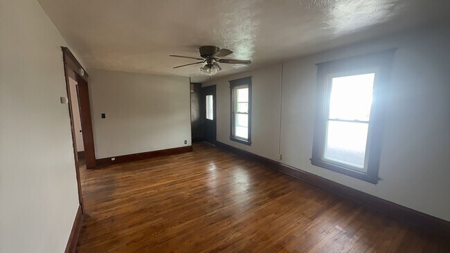 Building Photo - 743 Forsythe St