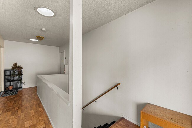 Building Photo - 410 7th St NE