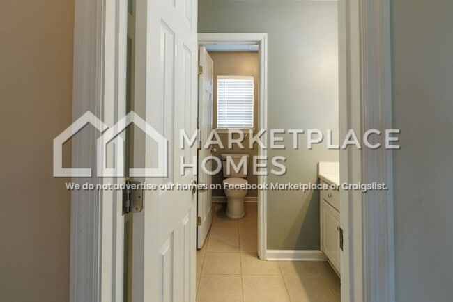 Building Photo - 512 Marble Falls