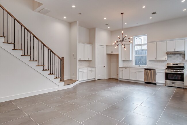 Building Photo - 8926 Spring Knoll Forest Dr