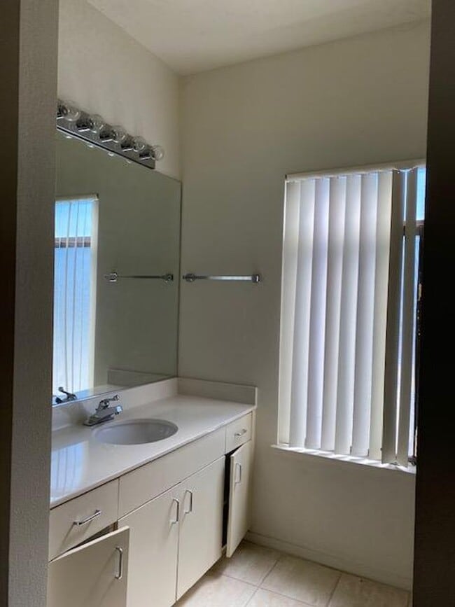 Building Photo - 15 Invincible Ct