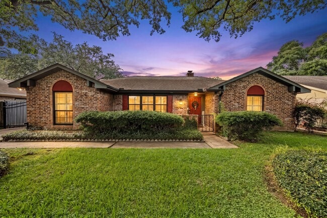 Building Photo - 8426 Edgemoor Dr