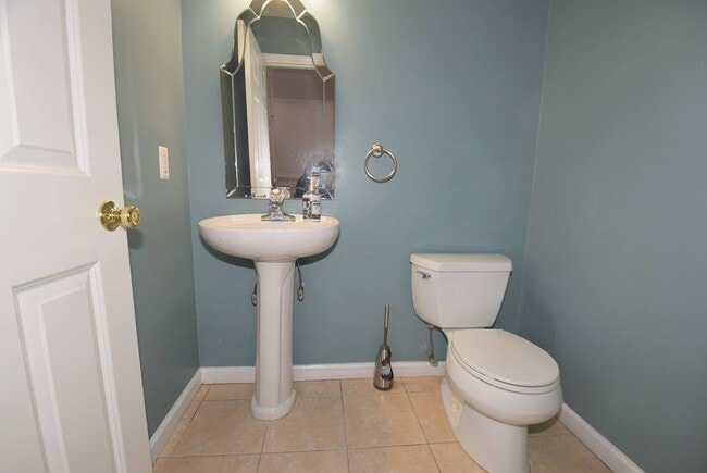 Building Photo - 396 Eastport Manor Rd