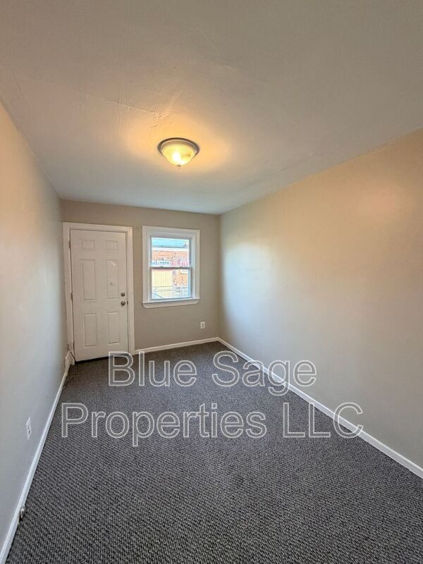 Building Photo - 1037 Laurel Rd