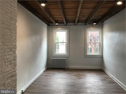 Building Photo - 305 E Chestnut St