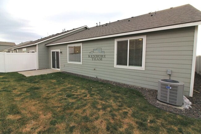 Building Photo - 5305 Remington Dr
