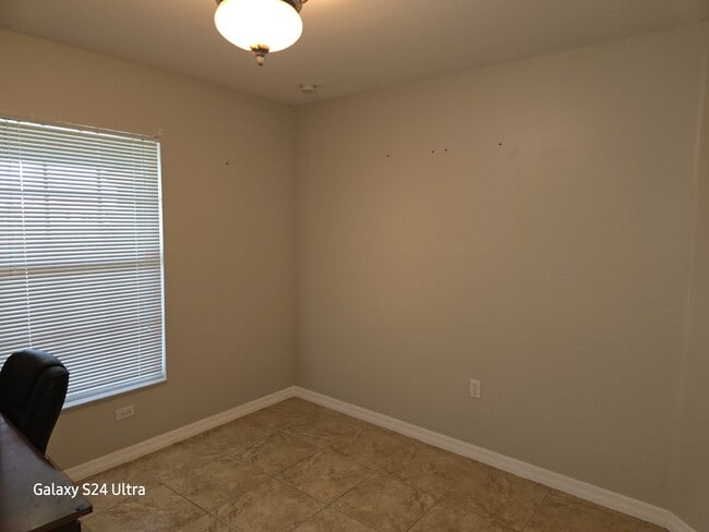 Building Photo - 2711 Nelson Rd N