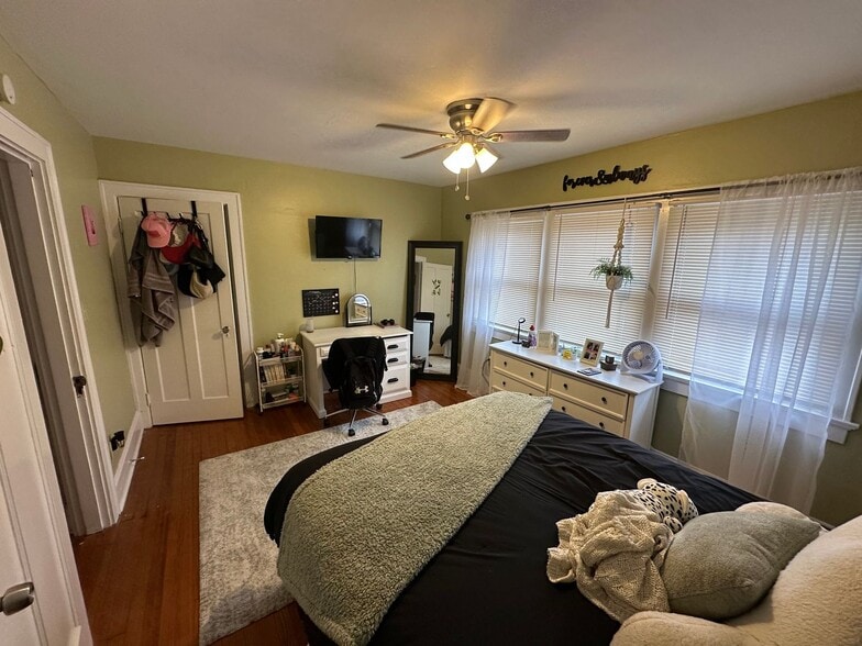 Building Photo - 3256 Glendora Ave