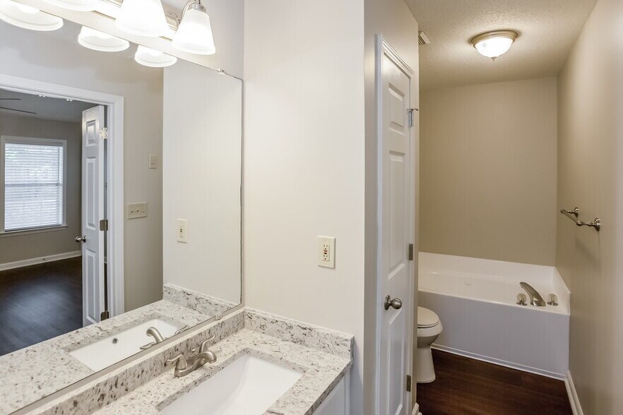 Building Photo - 7842 Benton Dr