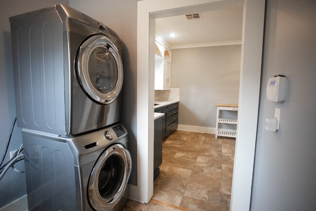 Building Photo - 1412 S St Louis Ave