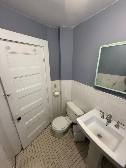 Building Photo - 4 Pearl St