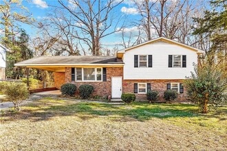 Building Photo - 1089 Essex Pl