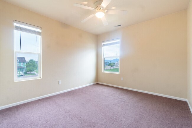 Building Photo - Obsidian View townhome for rent!