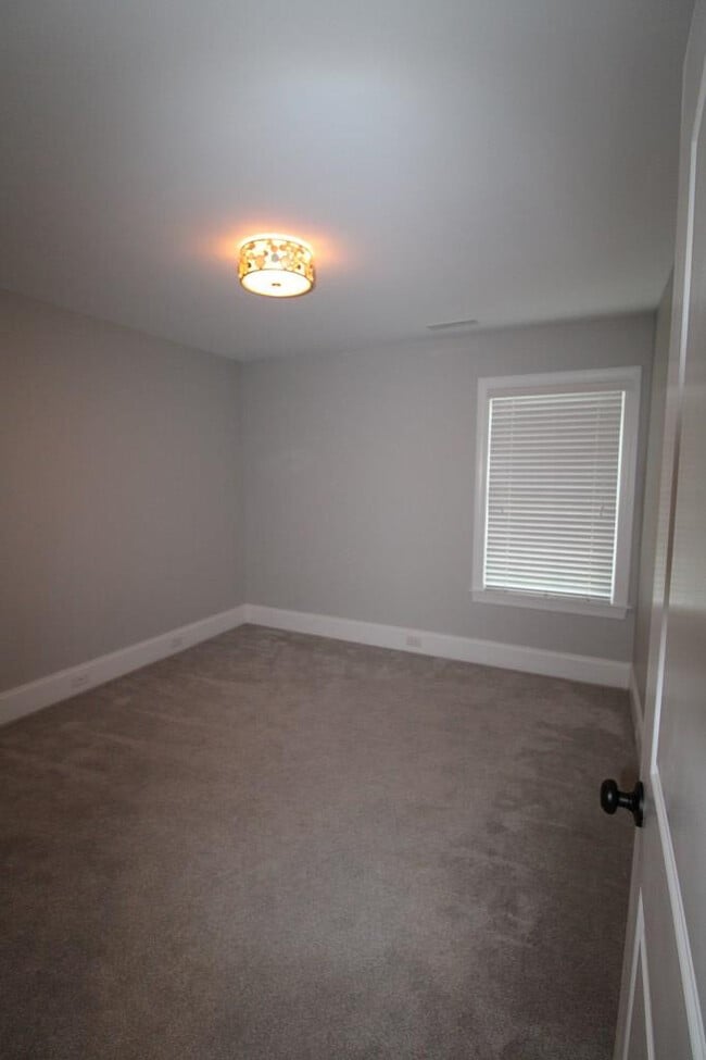 Building Photo - 2930 S Wise Dr