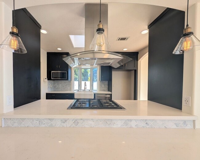 Building Photo - Private 2 Bedroom Plus Home in Vista!