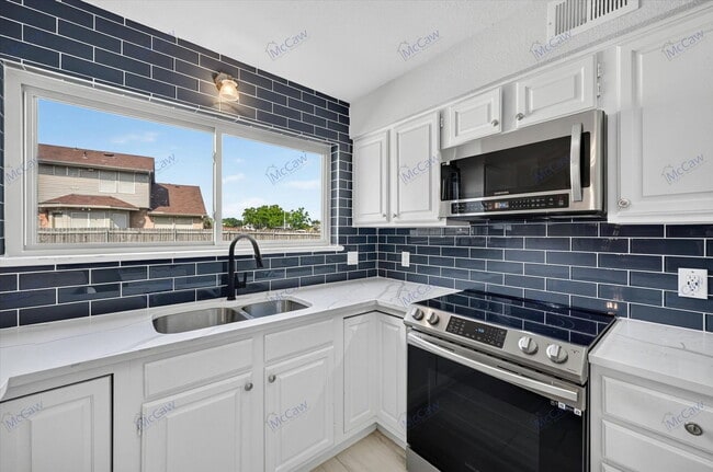 Building Photo - 4301 Hudson Ave
