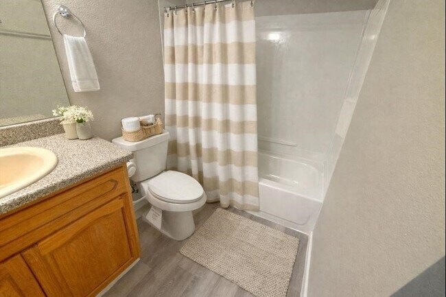 Building Photo - 3085 Walnut Bend Ln