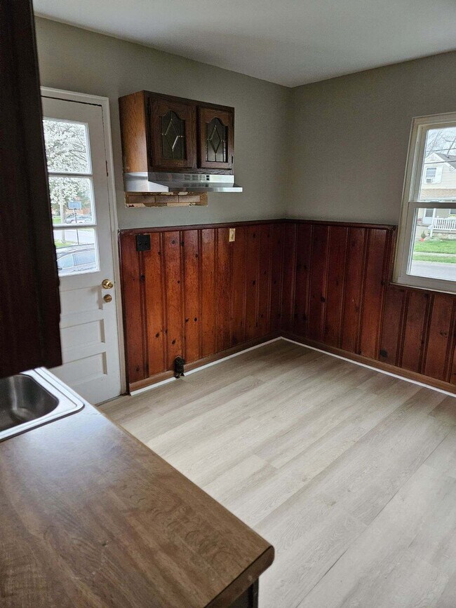 Building Photo - 8298 Jackies Dr