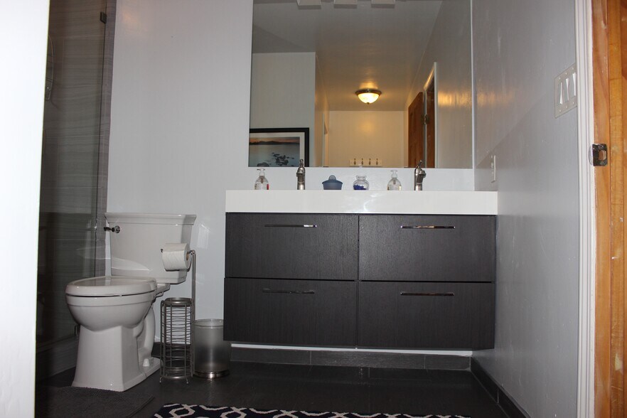 Building Photo - 813 San Luis Rey Pl