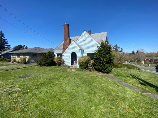 Building Photo - Walk to Whole Foods, Catch a Game at Civic Field, and Ride the Bus with Ease – Prime Lakeway Loca...