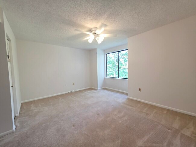 Building Photo - 231 Canal Park Dr