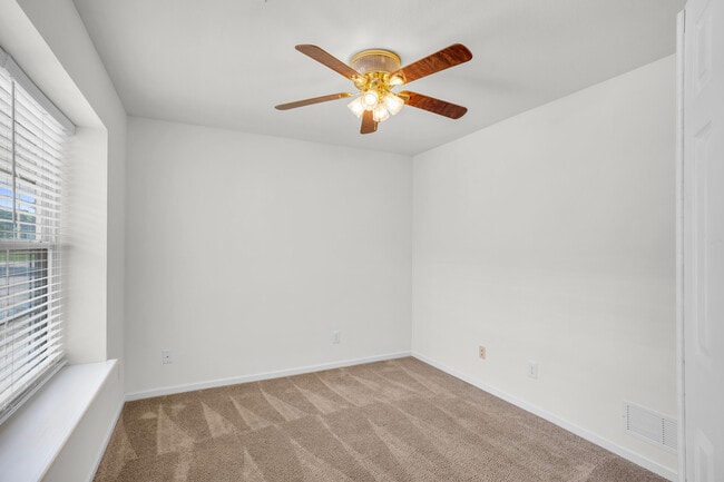 Building Photo - 1704 Juniper Dr