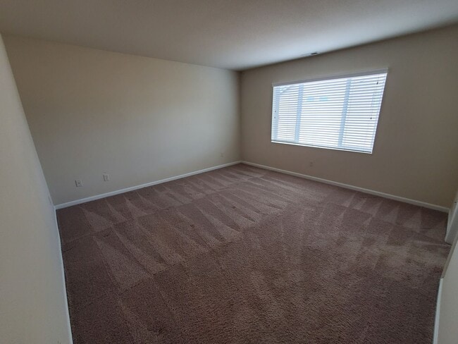 Building Photo - Dog Friendly 4 Bed, 3 Bath Home in North Albany!