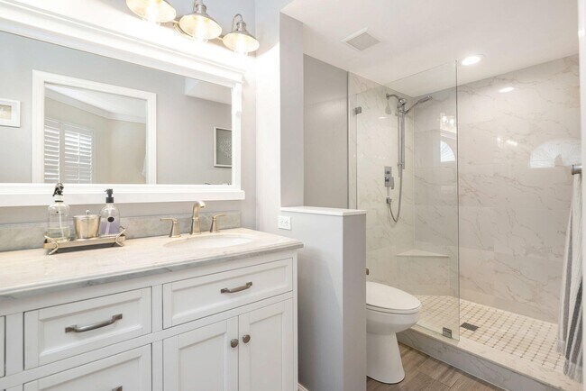 Building Photo - 4409 Fairway Dr N