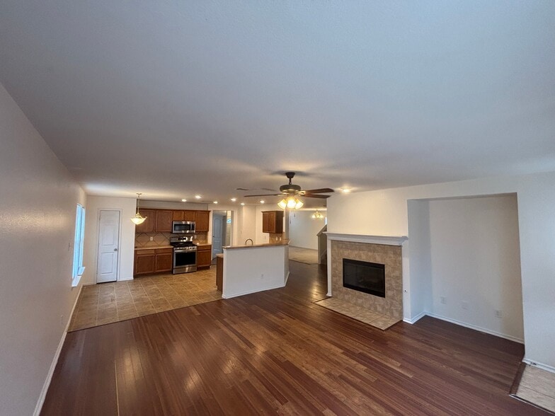 Building Photo - 1327 Falcon Hollow Ln