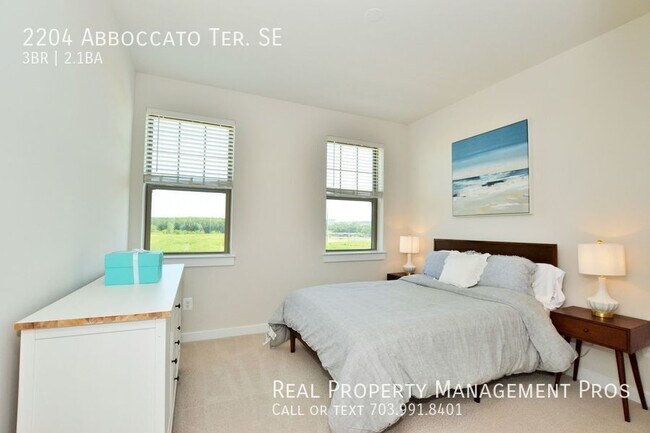 Building Photo - 2204 Abboccato Terrace SE