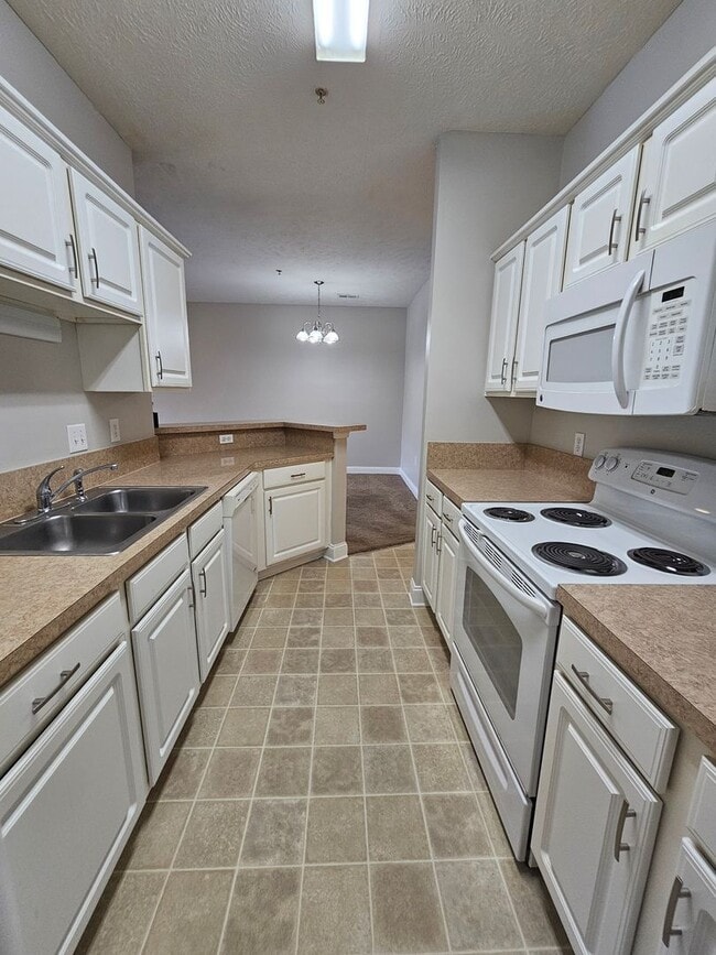 Building Photo - Fountain Pointe 3 bed 2 bath