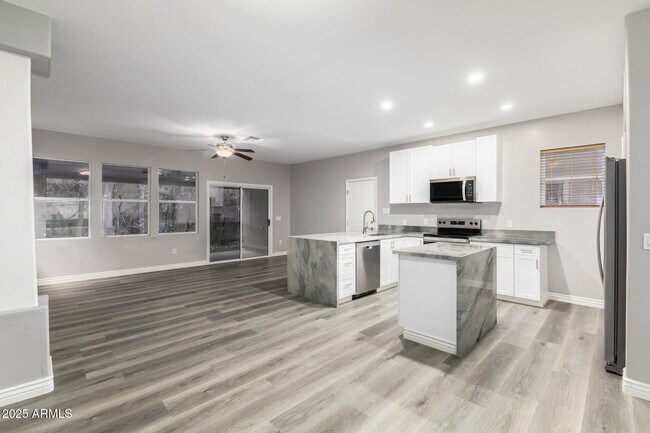Building Photo - 3006 W Ferruccio Pl