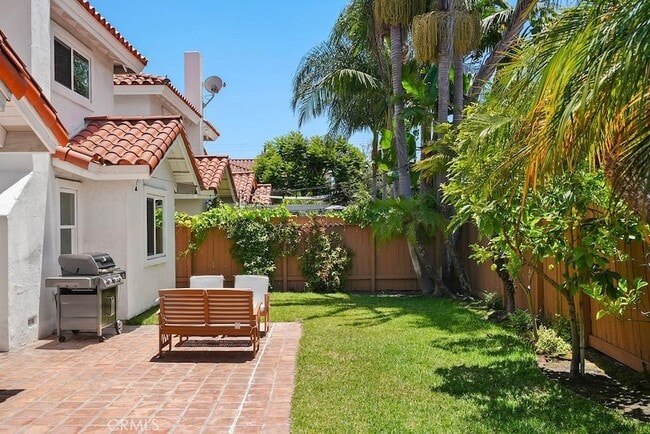 Building Photo - 201 La Costa Ct
