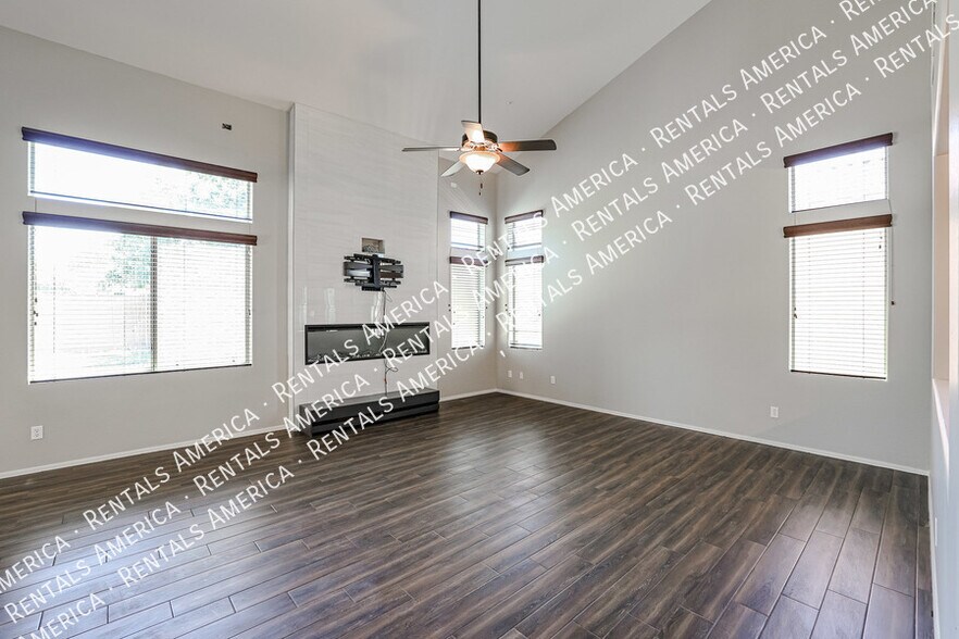 Building Photo - 7045 S Legend Dr