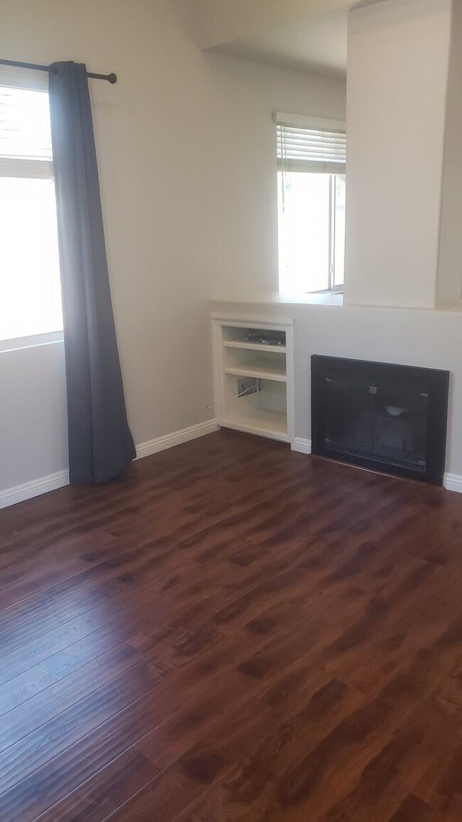 Building Photo - Welcome to this stunning 3-bedroom, 2.5-ba...