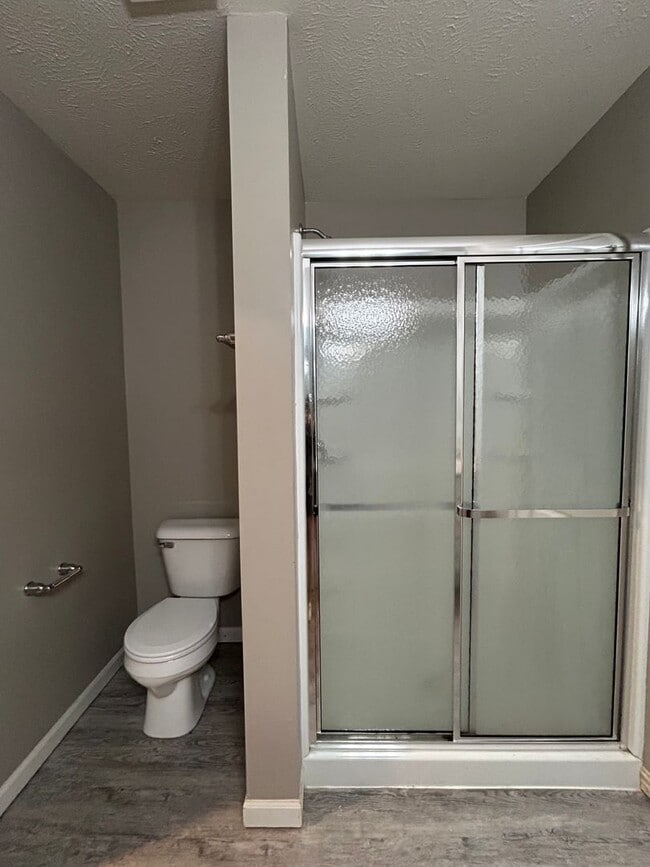 Building Photo - Spacious 4 Bedroom Duplex Near Village Pointe