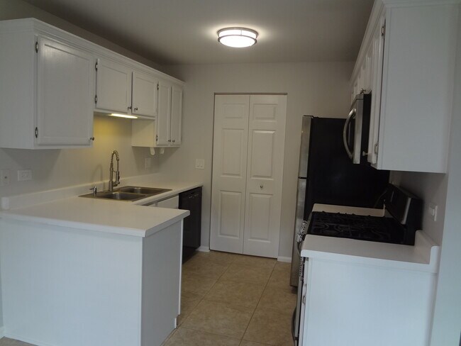 Building Photo - 220 Brett Cir