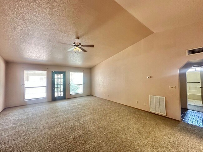 Building Photo - 3550 N Verdugo Rd