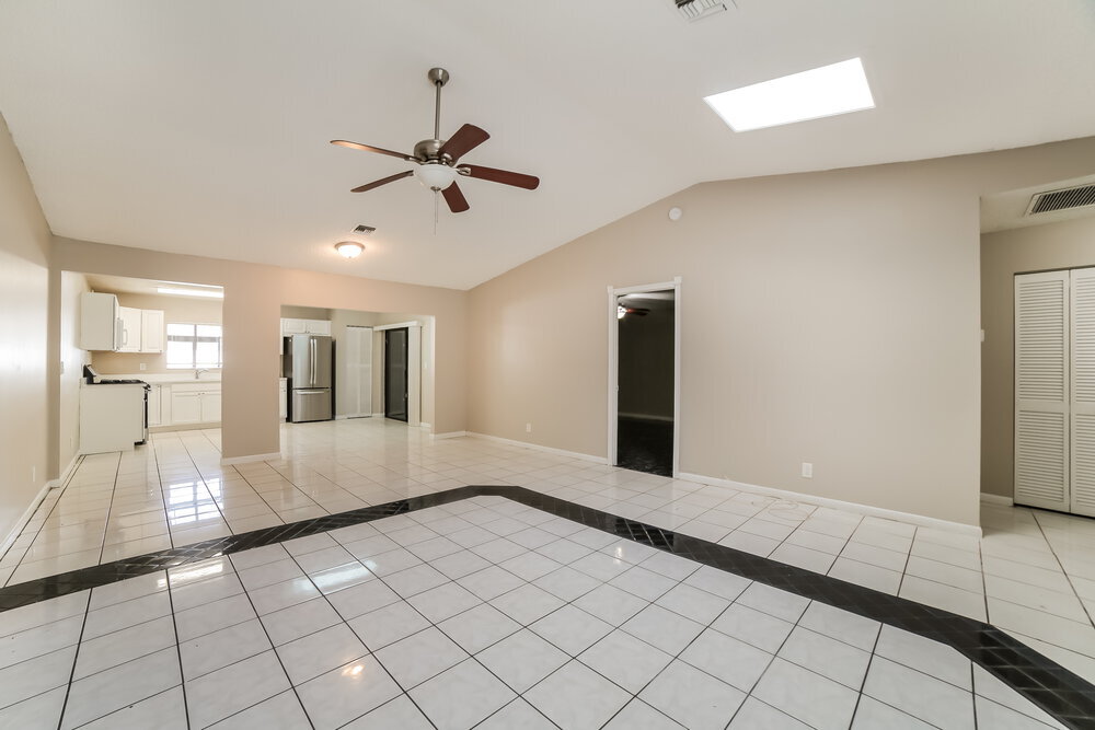 Building Photo - 5901 Lincoln Cir W