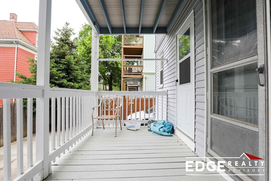 Building Photo - 39 Montfern Ave