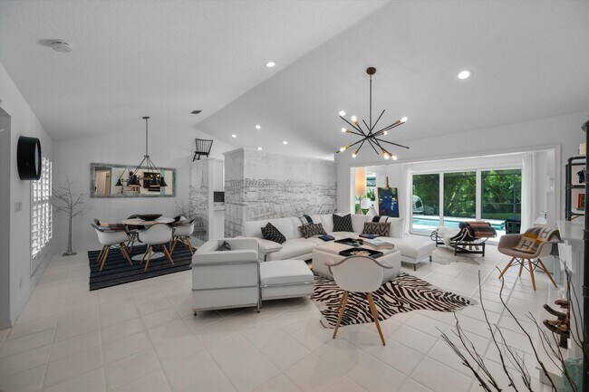 Building Photo - 2252 Las Casitas Dr