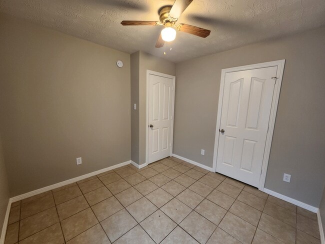 Building Photo - 24315 Hard Wood Dr